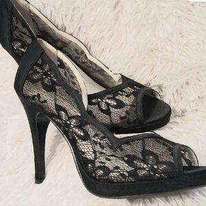 Lulu Townsend NWOT Elegant Black Lace Heels